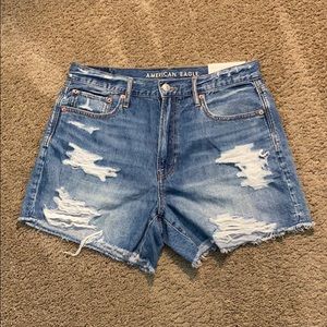 AE Boyfriend Short